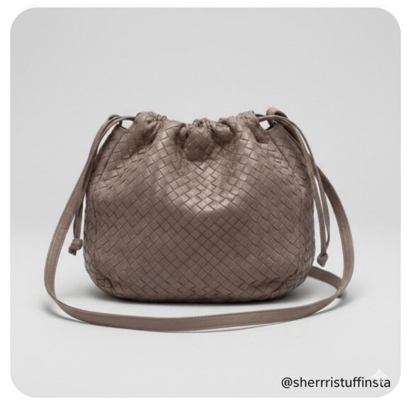 Vintage Bottega Veneta Taupe Intrecciato Buttery Leather Drawstring Hobo Bag - Picture 3 of 16